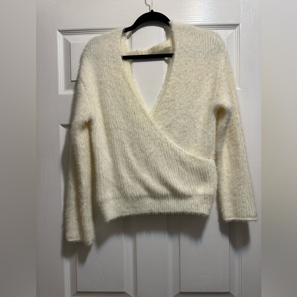 NWOT Pure Collection Criss Cross Fuzzy White Sweater - Picture 2 of 4
